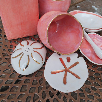 Sand Dollar White and Gold Coasters Set 4